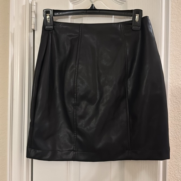 Express Faux Leather Skirt - Picture 2 of 3